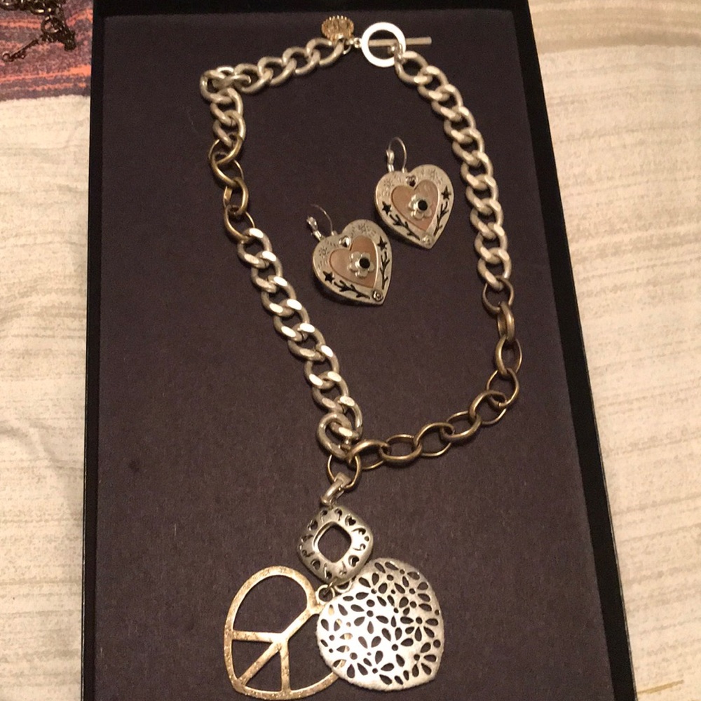 Jessica Simpson necklace and earrings